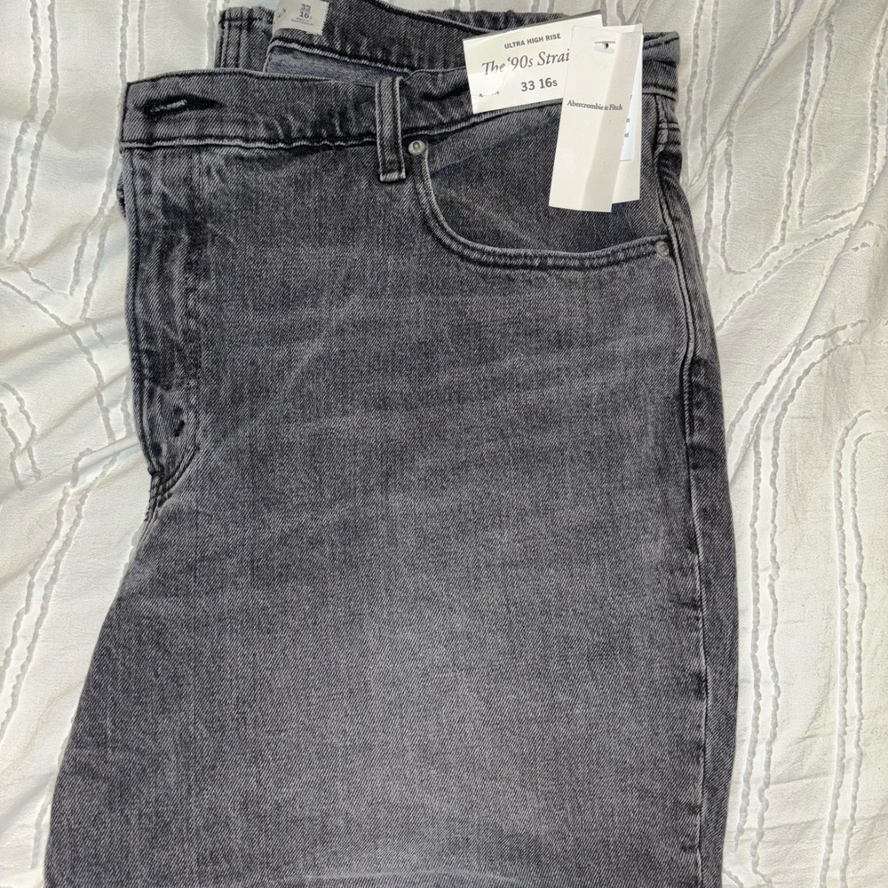 Abercrombie Jeans New with Tags! The 90s Straight Ultra High Rise Size 33 Short! - Picture 4 of 4